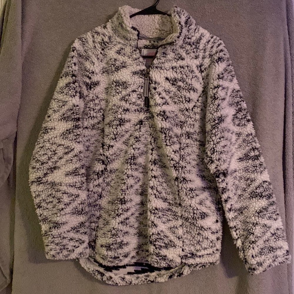 Medium white and black Sherpa